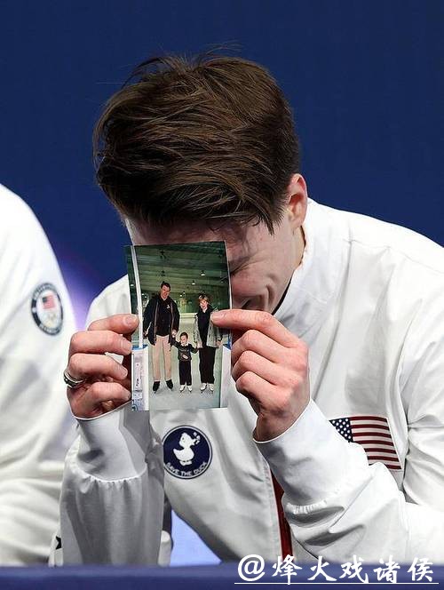 米兰冬奥｜带着父母遗愿和全家福出场，瑙莫夫走出空难阴霾，圆梦花滑男单赛场