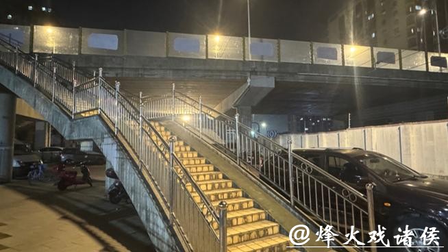 过个天桥要爬三四层楼那么高！杨浦这处“交通要道”急盼加装无障碍电梯