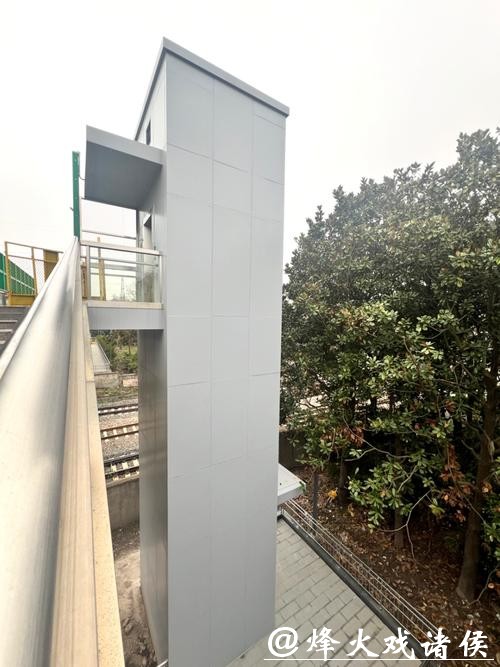 过个天桥要爬三四层楼那么高！杨浦这处“交通要道”急盼加装无障碍电梯