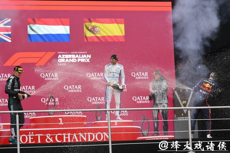 F1阿塞拜疆站:维斯塔潘杆位夺冠 塞恩斯登台 F1阿塞拜疆站:维斯塔潘杆位夺冠 塞恩斯登台