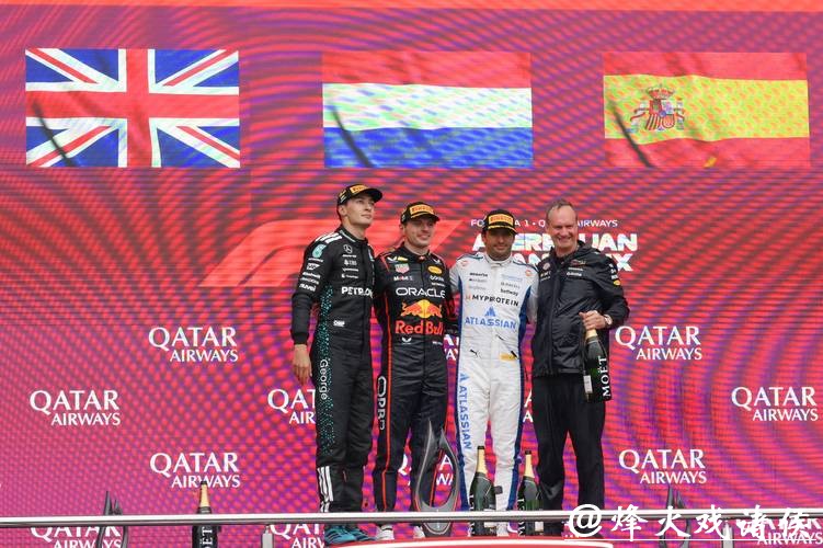 F1阿塞拜疆站:维斯塔潘杆位夺冠 塞恩斯登台 F1阿塞拜疆站:维斯塔潘杆位夺冠 塞恩斯登台